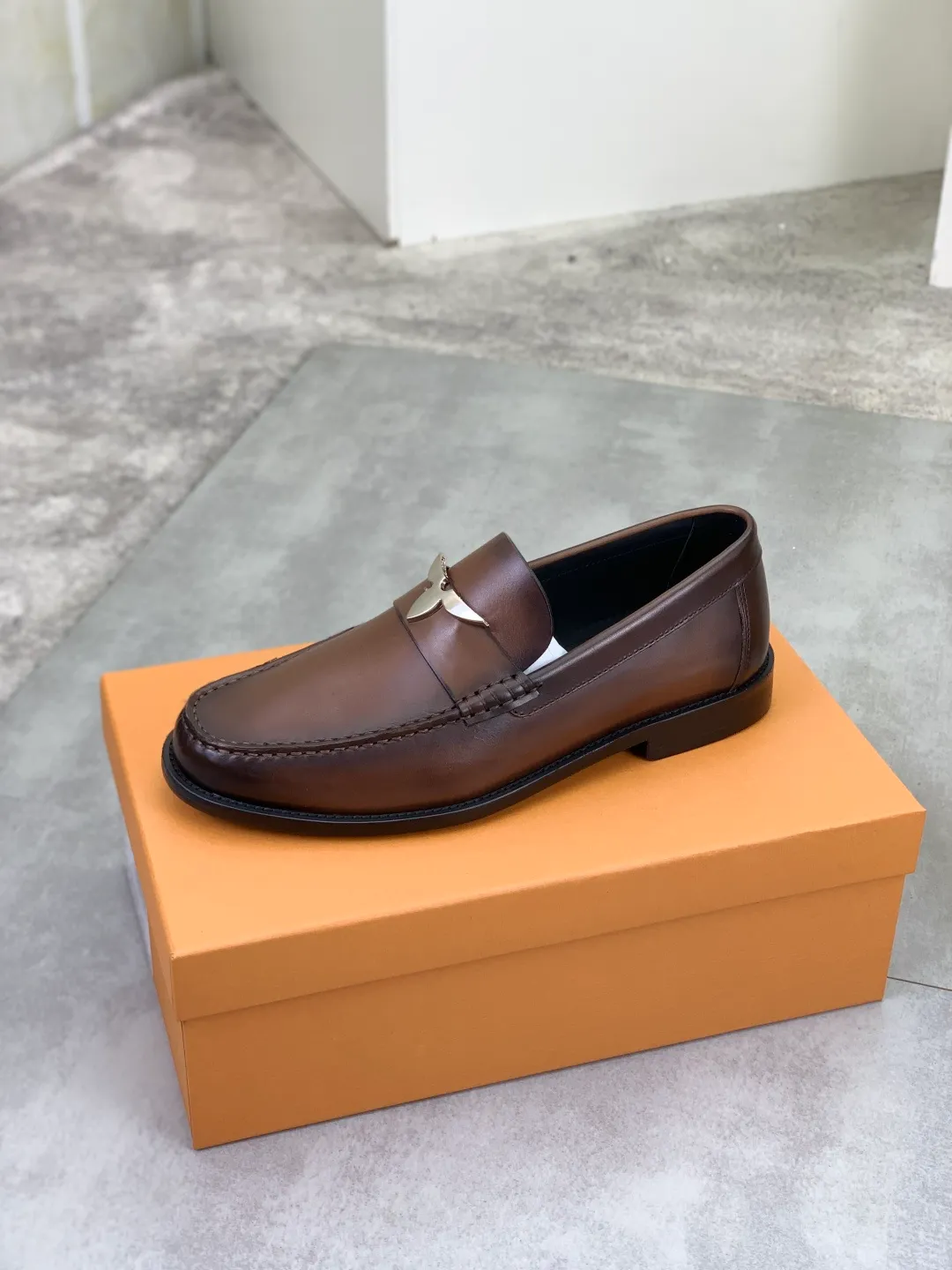 Men's men's shoes 💰P542 New style 💶[LOUIS VUITTON] Water-dyed Niuli Original order New style 🍀LV Louis Vuitton *——Top version of LV classic leather shoes! Made of imported original calfskin, original leather side strips and wear-resistant high-end rubber outsole! High quality products! Color: 3️⃣optional Size: 38-44 (45 customized)